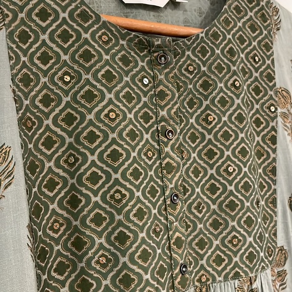 MAX Women’s Small Floral Tunic Blouse Green Gold 3/4 Sleeve Button Placket - Picture 3 of 8